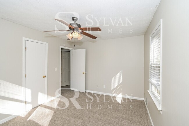 Building Photo - Discover Comfort and Convenience