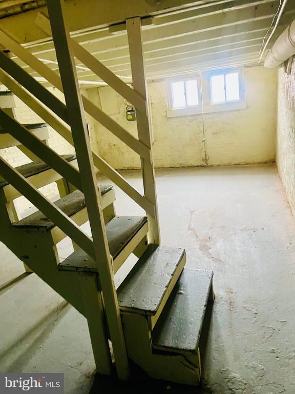 Building Photo - 1822 N Milton Ave