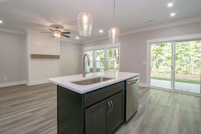 Building Photo - 166 Sango Dr