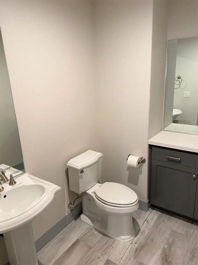 Building Photo - Lovely Home in New Community 10 min North ...
