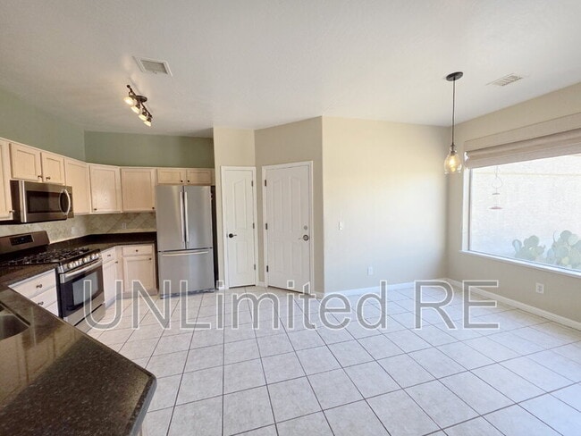 Building Photo - 1041 S Vista Grande Dr