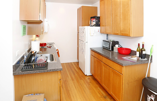 Interior Photo - 829 Foster St.