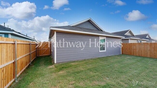 Building Photo - 1352 Plum Rd
