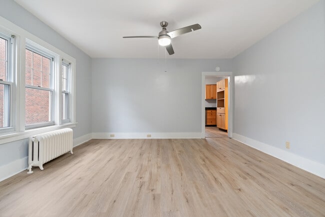 Building Photo - 5905 Hobart St