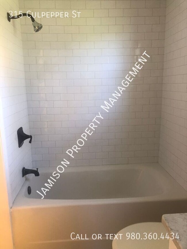 Building Photo - 315 Culpepper St