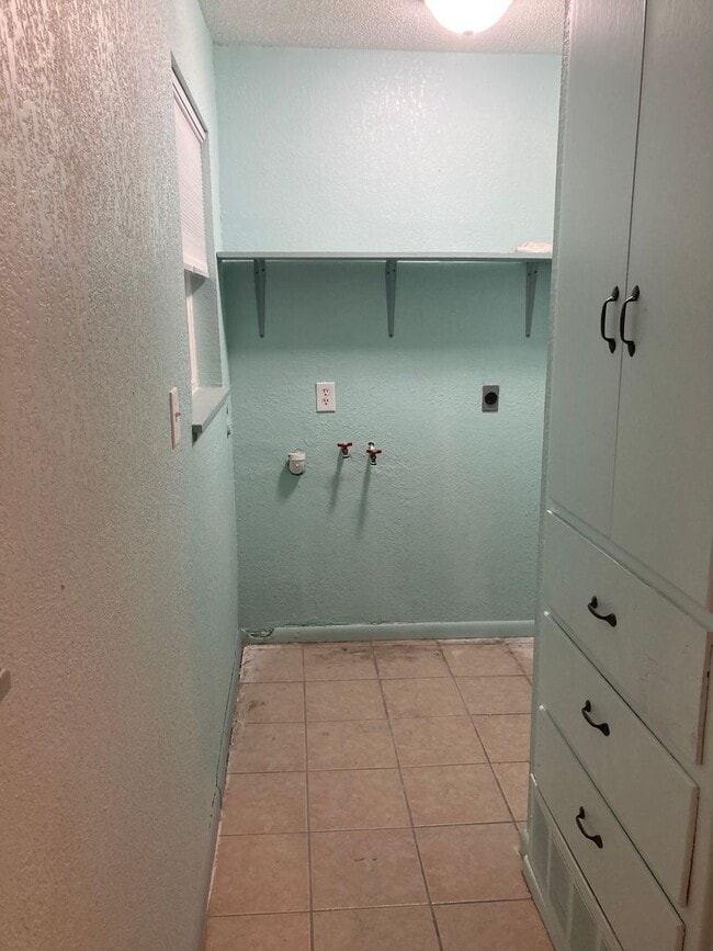 Building Photo - Newly Renovated Home in the heart of Springdale !