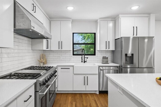 Building Photo - 1719 Aggie Ln