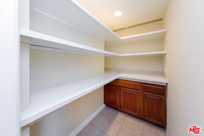 Building Photo - 144 N Hamilton Dr