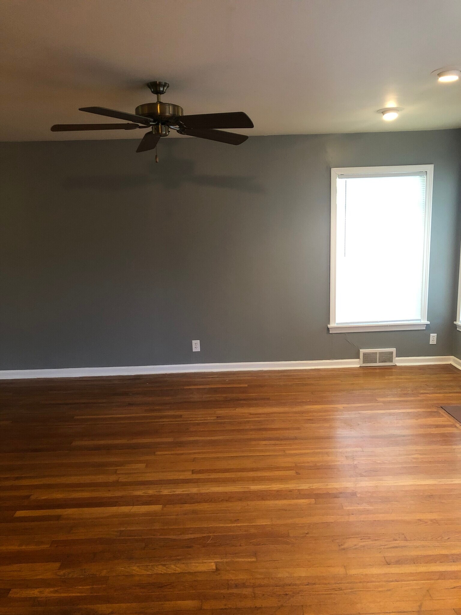 living - 1816 W Arrowhead Plz