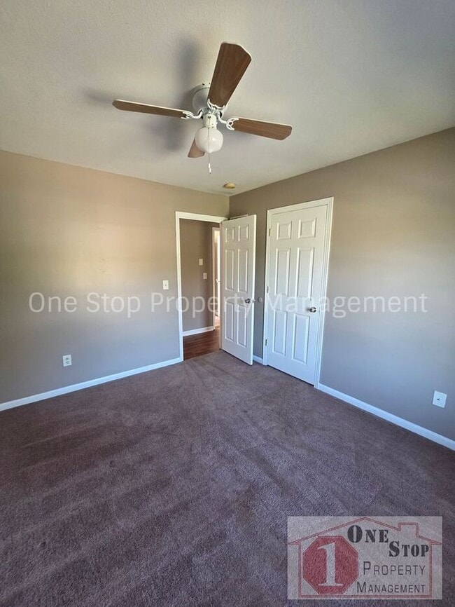 Building Photo - Spacious 3 bedroom/ 2.5 bath with a finished basement!!