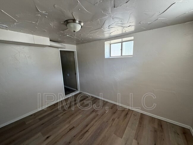 Building Photo - 935 Teller Ave