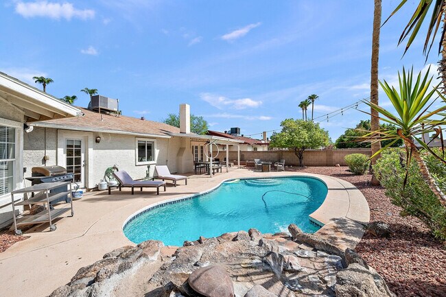 Building Photo - 4329 E Cherokee St