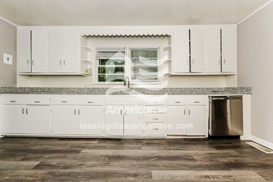 Building Photo - 156 Parkwood Ave