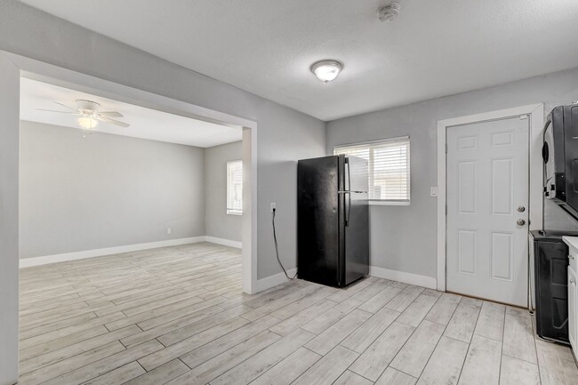Building Photo - MOVE IN SPECIAL!! APPLY BY 10/1, $150 OFF ...