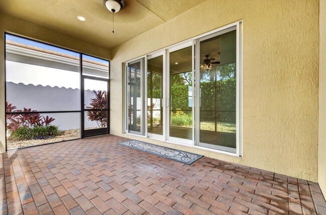 Building Photo - 8883 Kingsmoor Wy