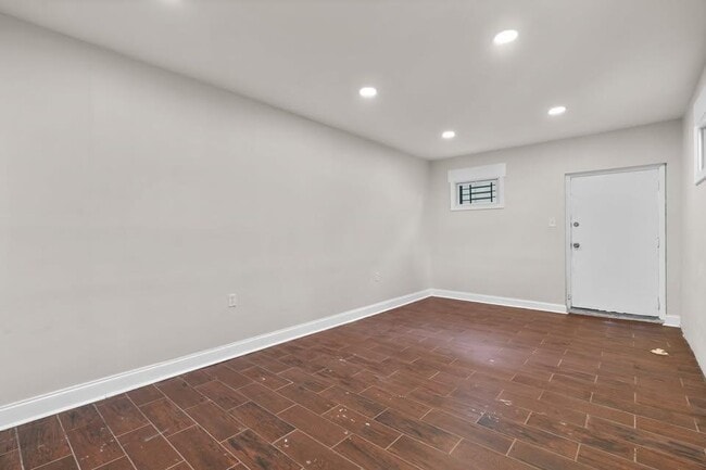 Building Photo - 2429 Ashland Ave