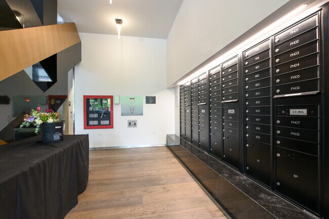 Building Photo - 111 S Peoria St