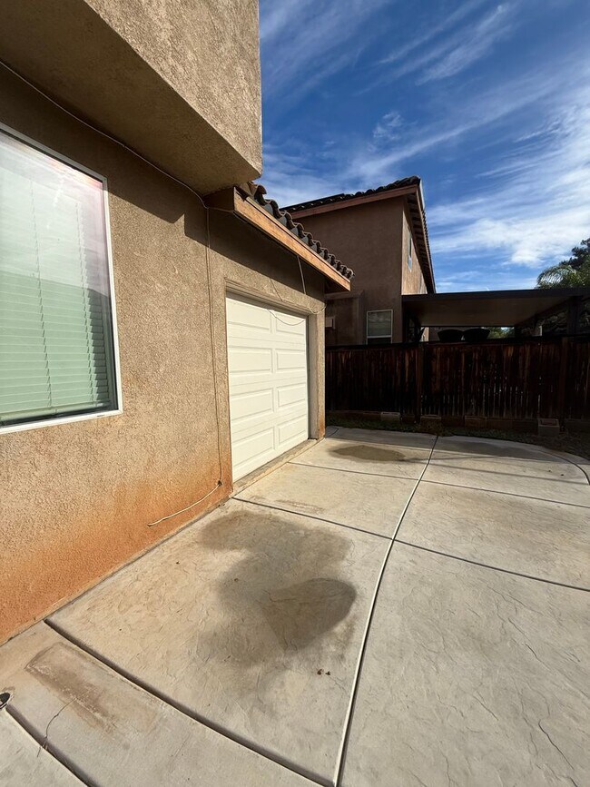 Building Photo - Beautiful Home in May Ranch