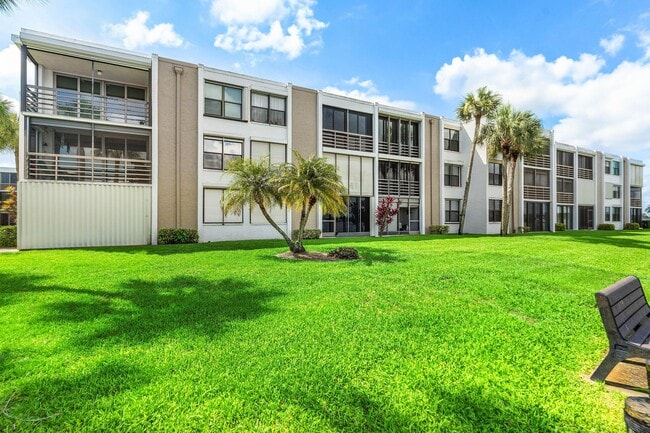 Building Photo - 1950 SW Palm City Rd