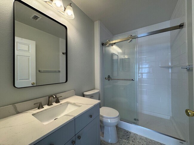 Building Photo - Spacious 3 Bed 3 Bath Condo With Balcony I...