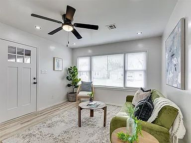 Building Photo - Modern Comfort in Every Square Foot