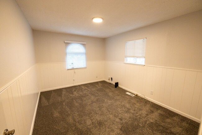 Building Photo - Large updated home in San Mateo Village!