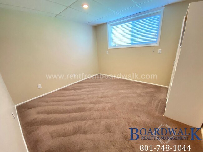 Building Photo - 451 8120 S