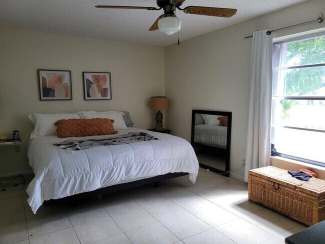 Building Photo - 2828 Casita Way