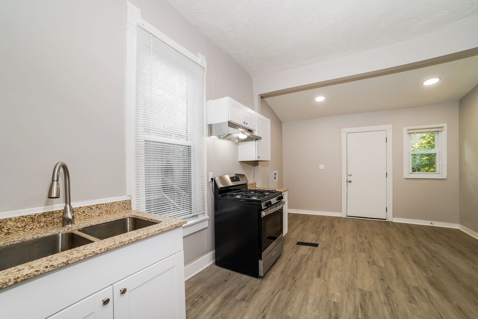 Building Photo - 1820 N Peoria Ave