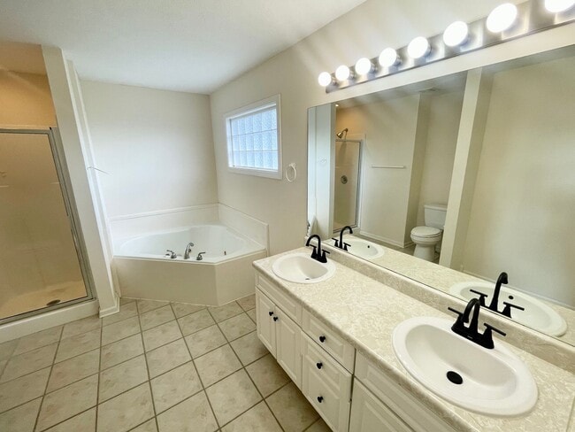 Building Photo - 311 Longleaf Dr