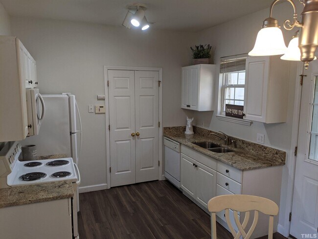 Building Photo - 5902 San Marcos Way