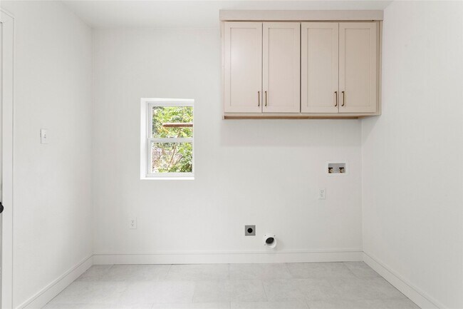 Building Photo - 4224 Alamo Ave