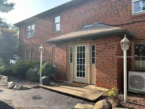 Building Photo - 212 N Main St