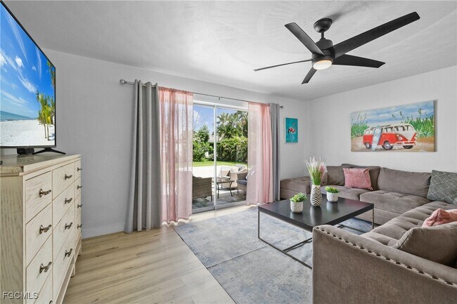 Building Photo - 1661 Coronado Rd