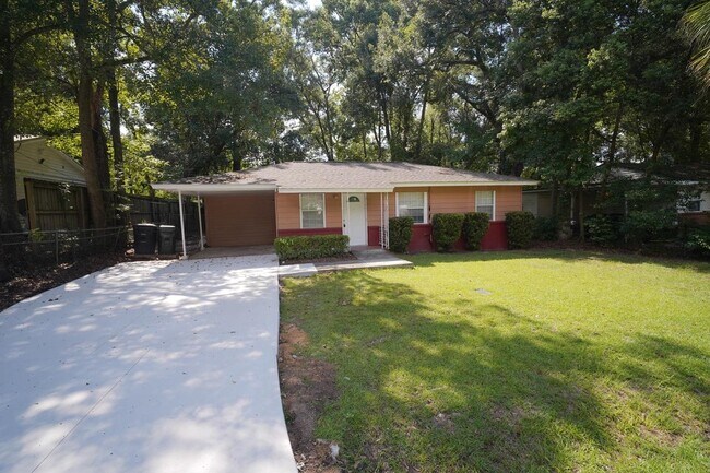 Building Photo - 2808 Southwood Dr