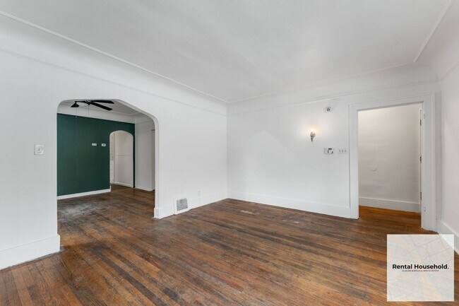 Building Photo - 2649 Pasadena St