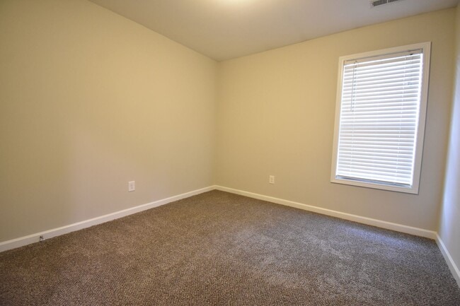 Building Photo - First Two Weeks Rent Free!! 3 Bedroom 2.5 Bathroom Townhome