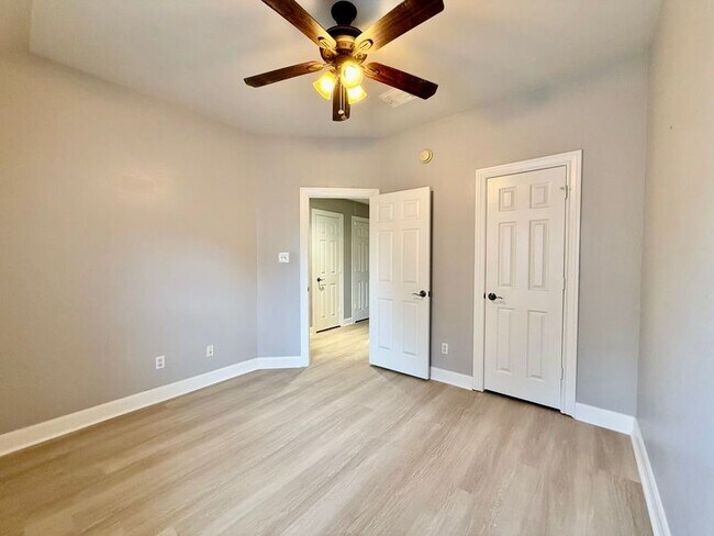 Building Photo - 12747 Silver Rod Ln