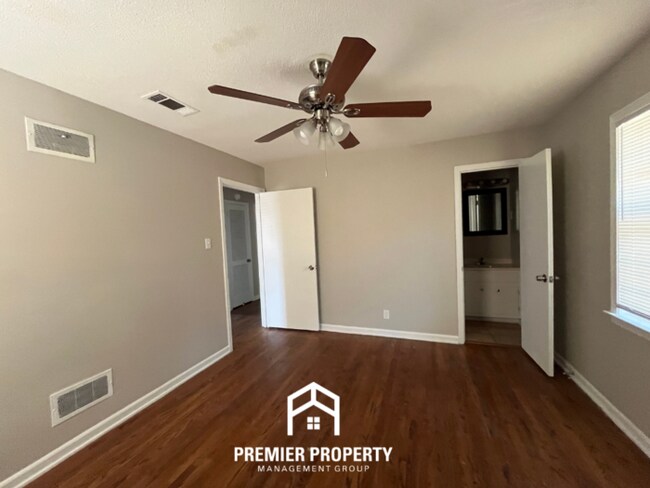 Building Photo - 5037 Woodlark Ave