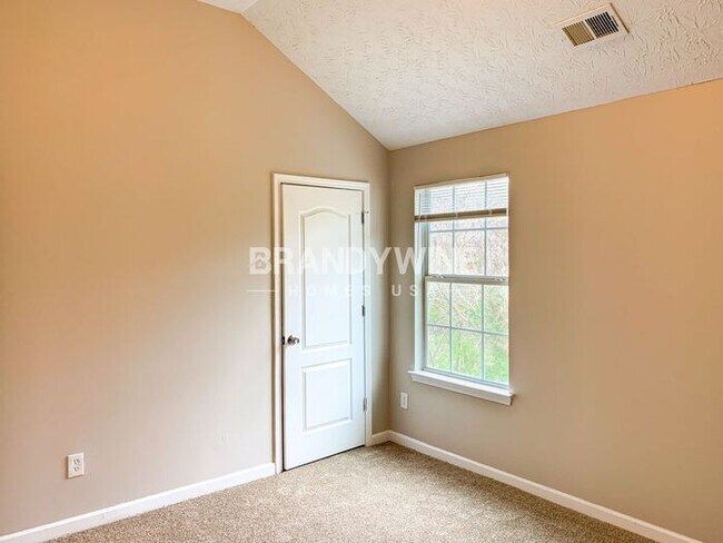 Building Photo - Captivating 4BR! A remarkable find