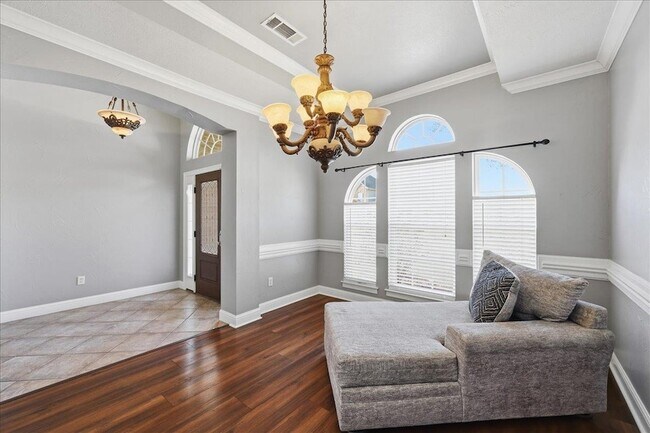 Building Photo - 2490 Amberwood Dr