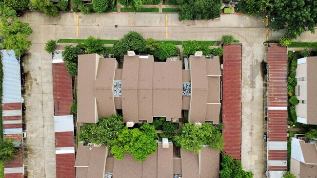 Building Photo - 10053 Westpark Dr