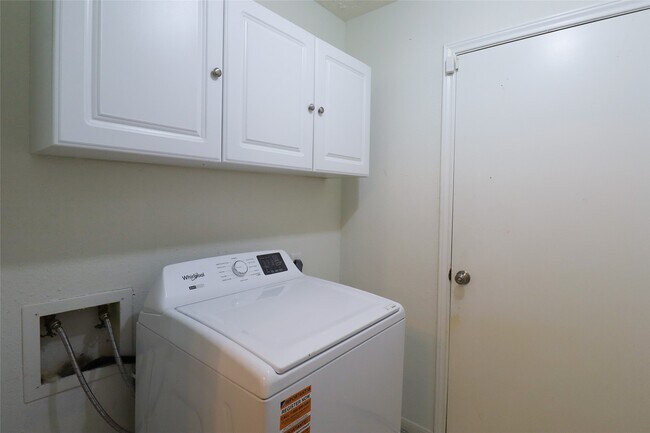 Building Photo - 3413 Benfield Dr