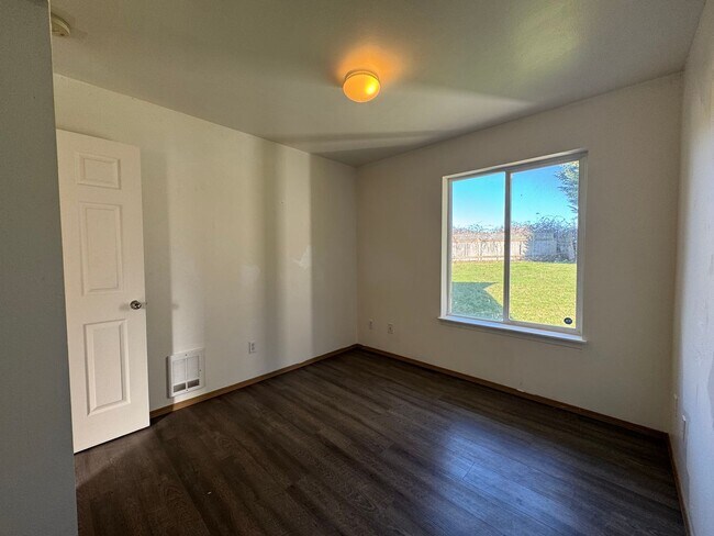 Building Photo - BH T 1335