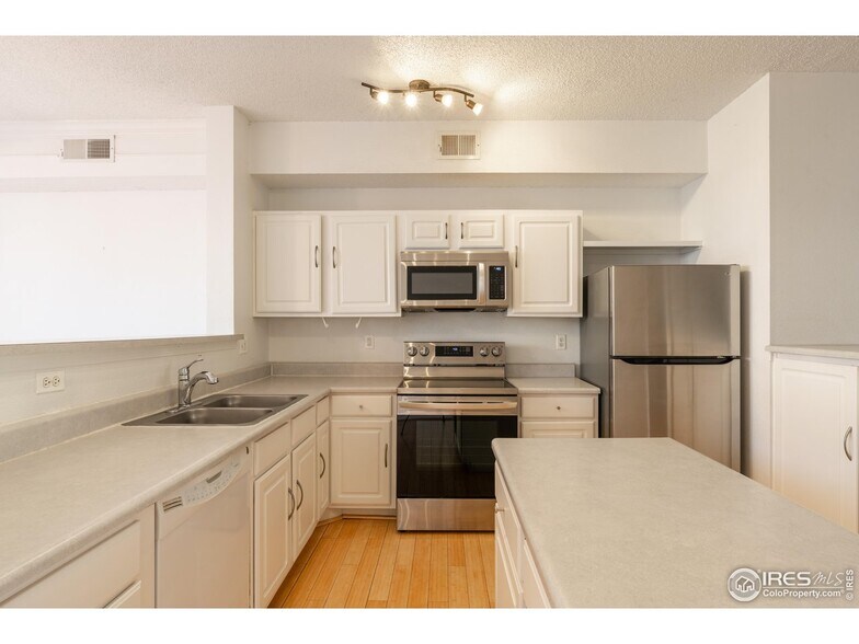 Building Photo - 1855 Spaulding Cir