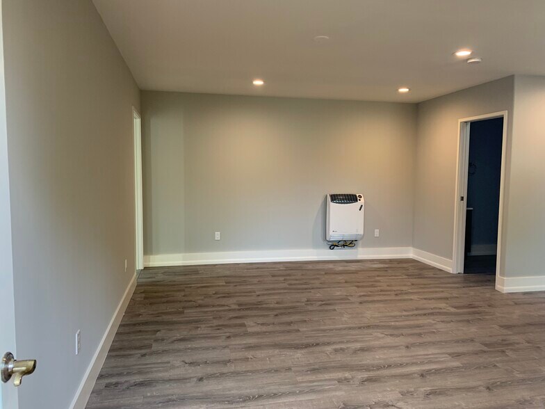 Building Photo - 463 Rosewood Ave