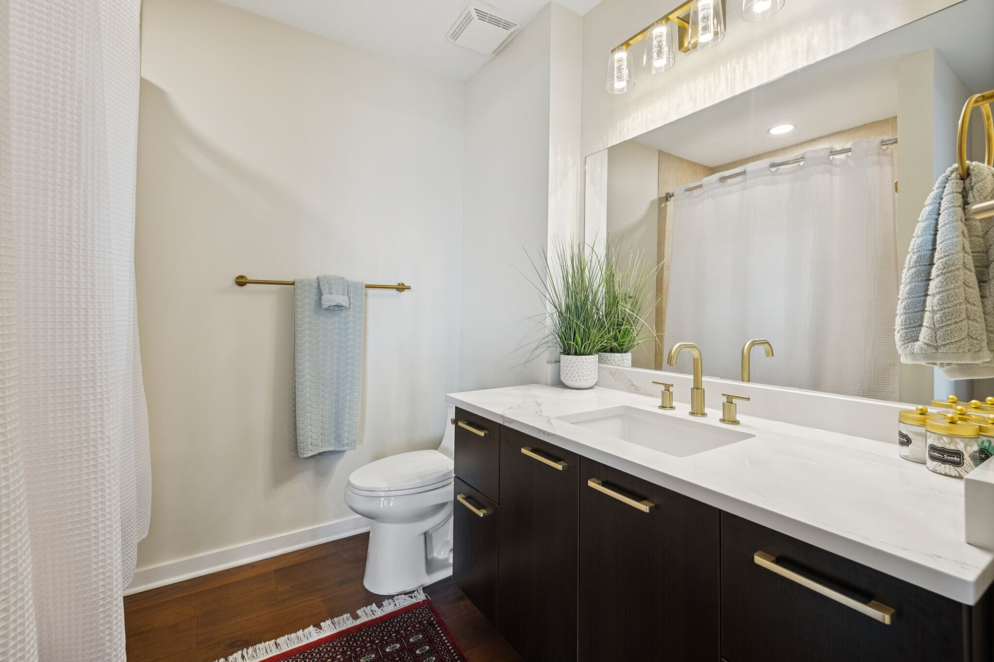 Guest bath - 600 12th Ave S