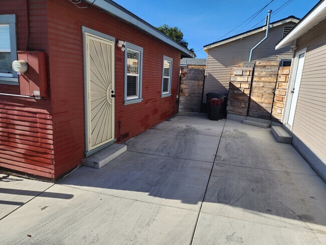 Building Photo - 223 Southlook Ave