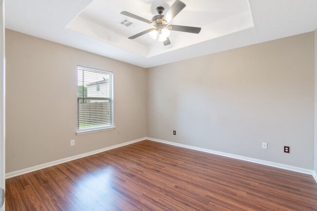 Building Photo - 16225 Summerset Estates Blvd