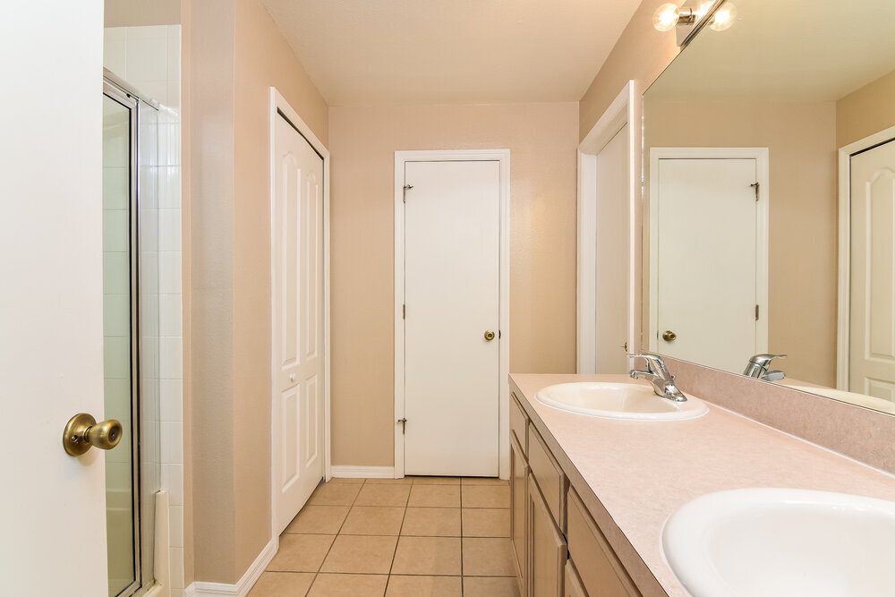 Building Photo - 12614 Midpointe Dr